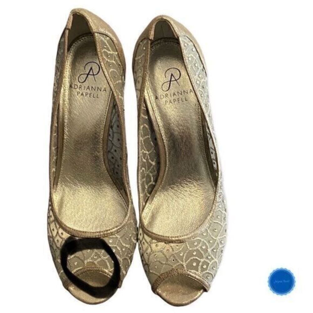 SILVER PUMPS